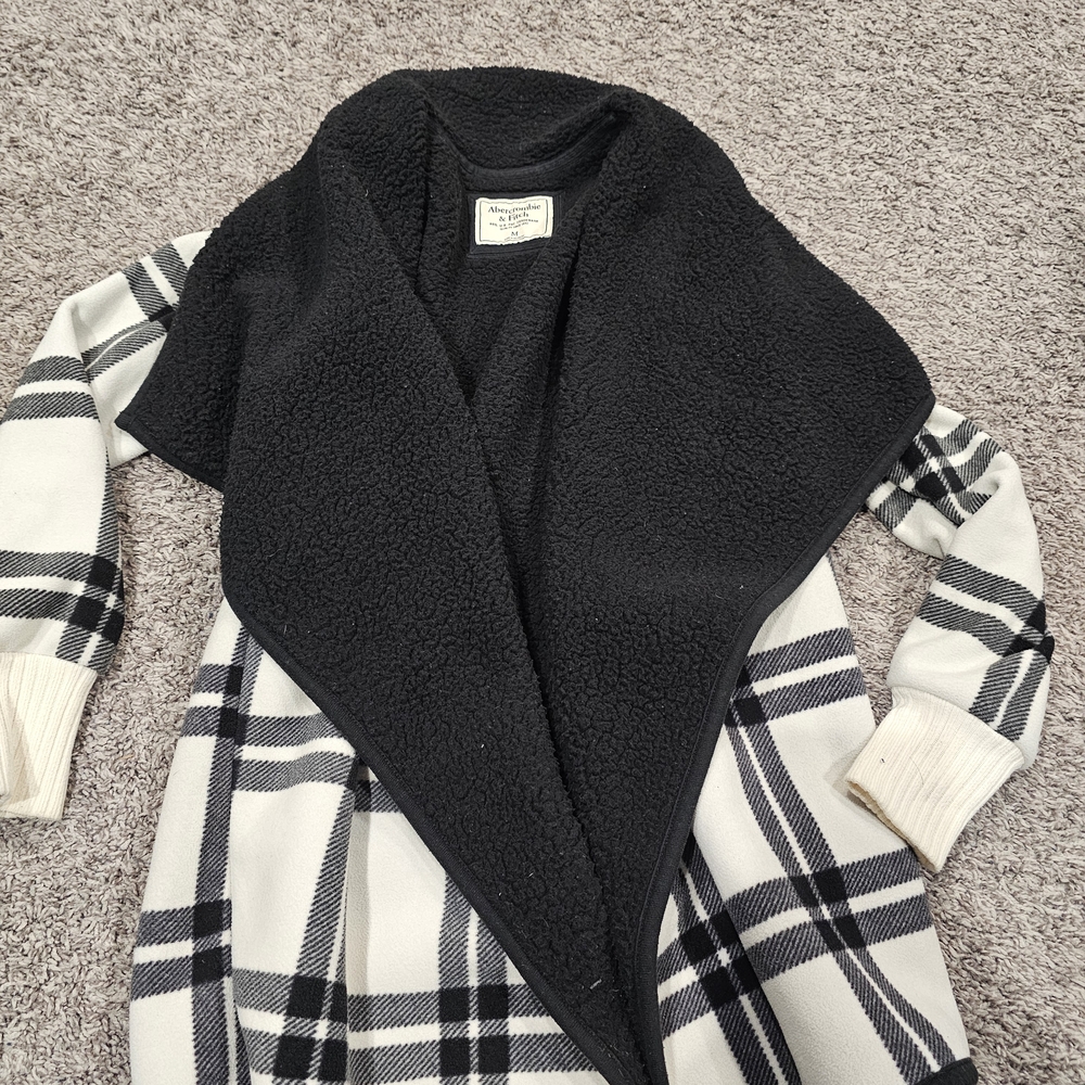 Abercrombie & Fitch Black and Cream Plaid Open-Front Cardigan